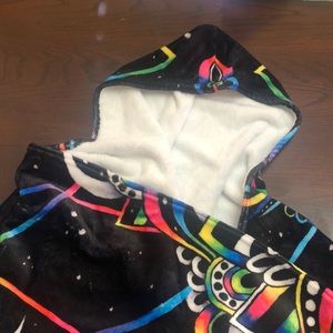 Electro Threads Owl Hooded blanket